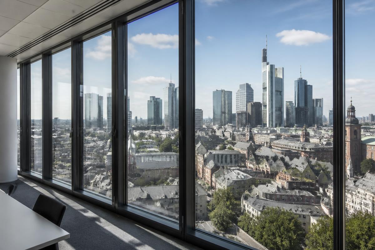 Fensterreinigung im Büro